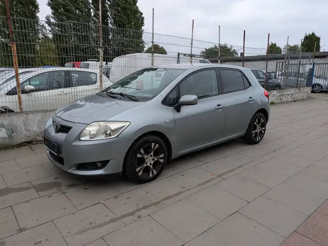 Toyota Auris Life