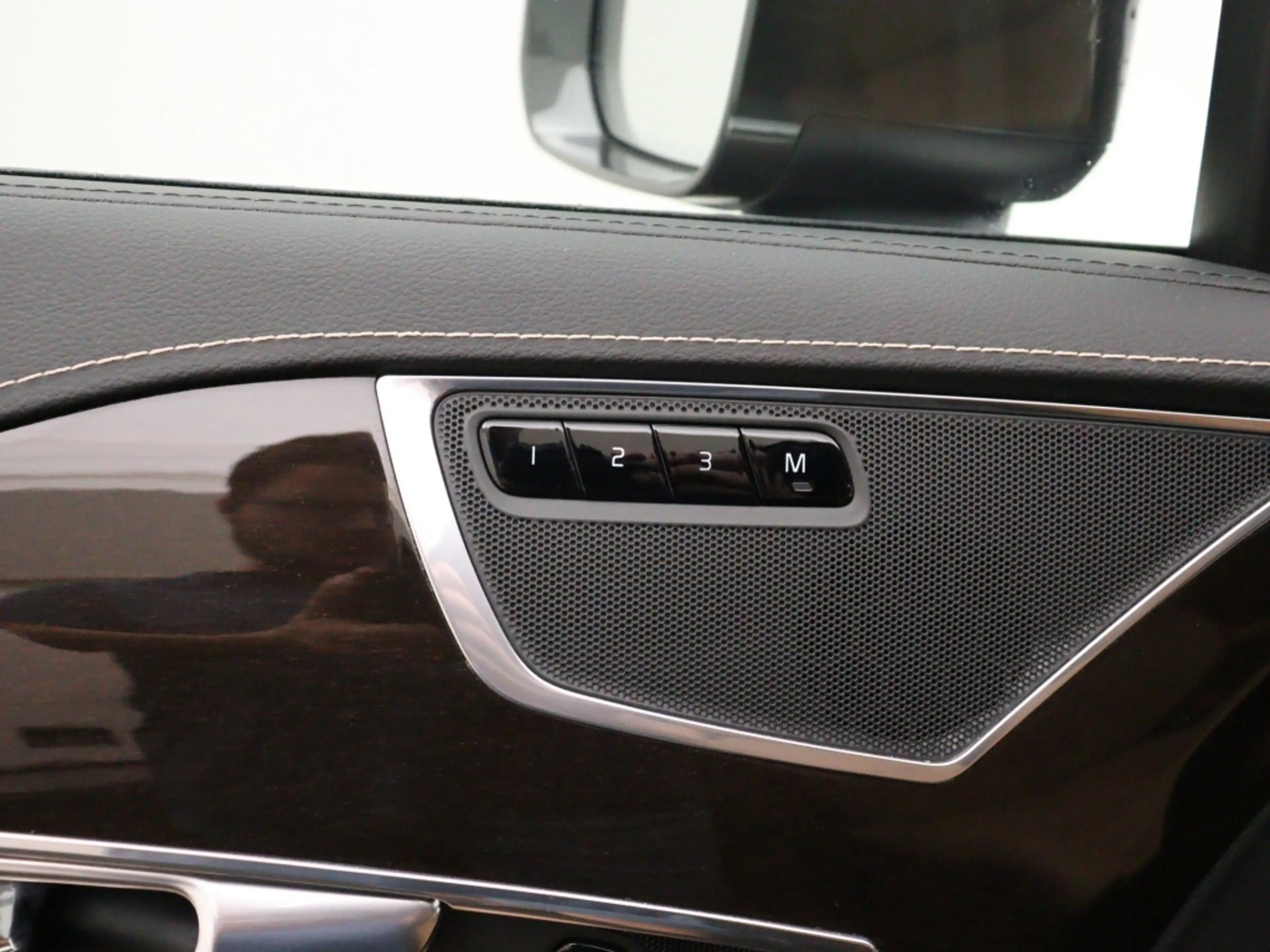 Volvo XC90 D5 AWD AUT(8) INSCRIPTION SCHUIFDAK MASSAGE HEAD-U — photo 11