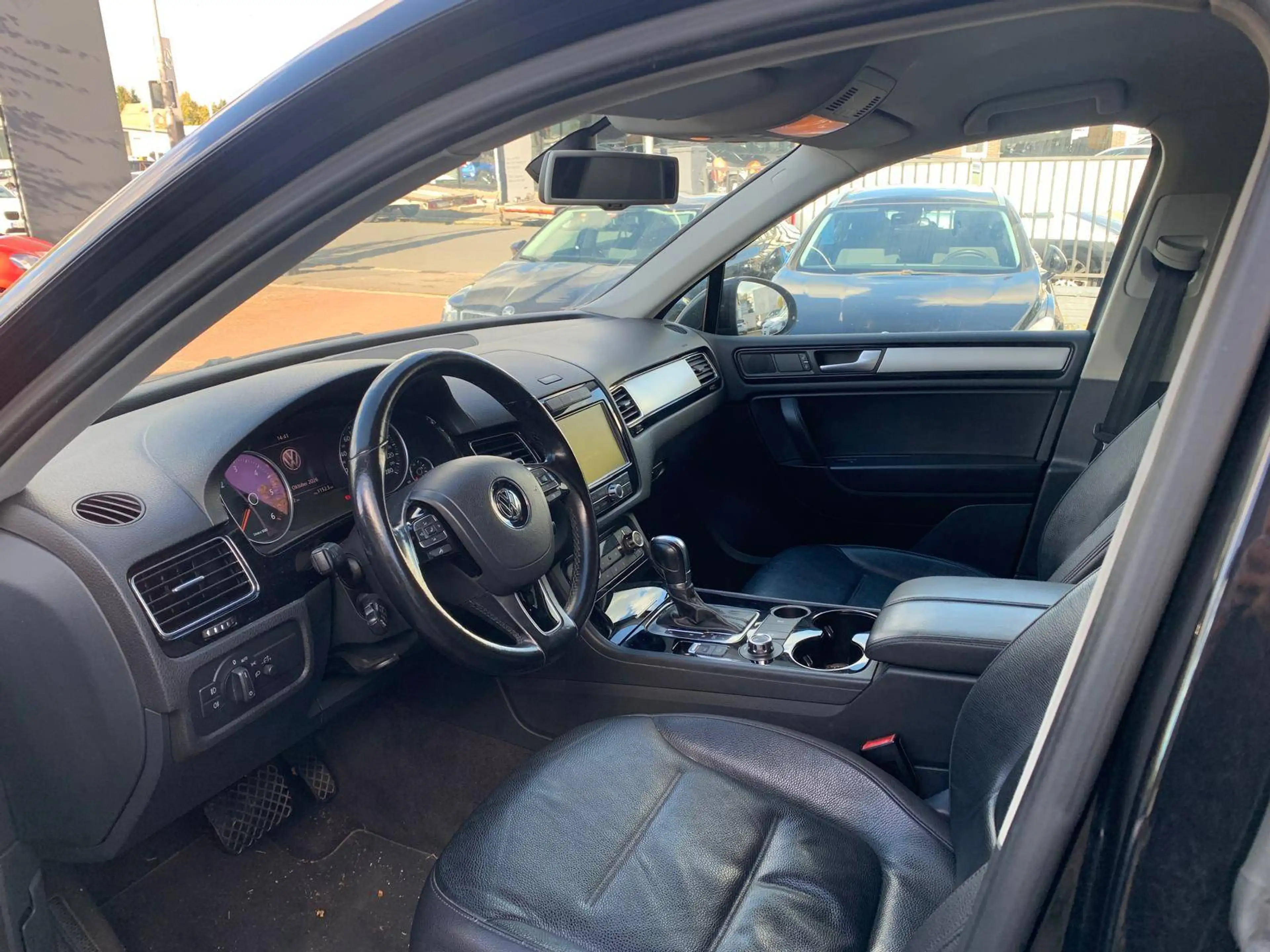 Volkswagen Touareg V6 TDI BMT — photo 9