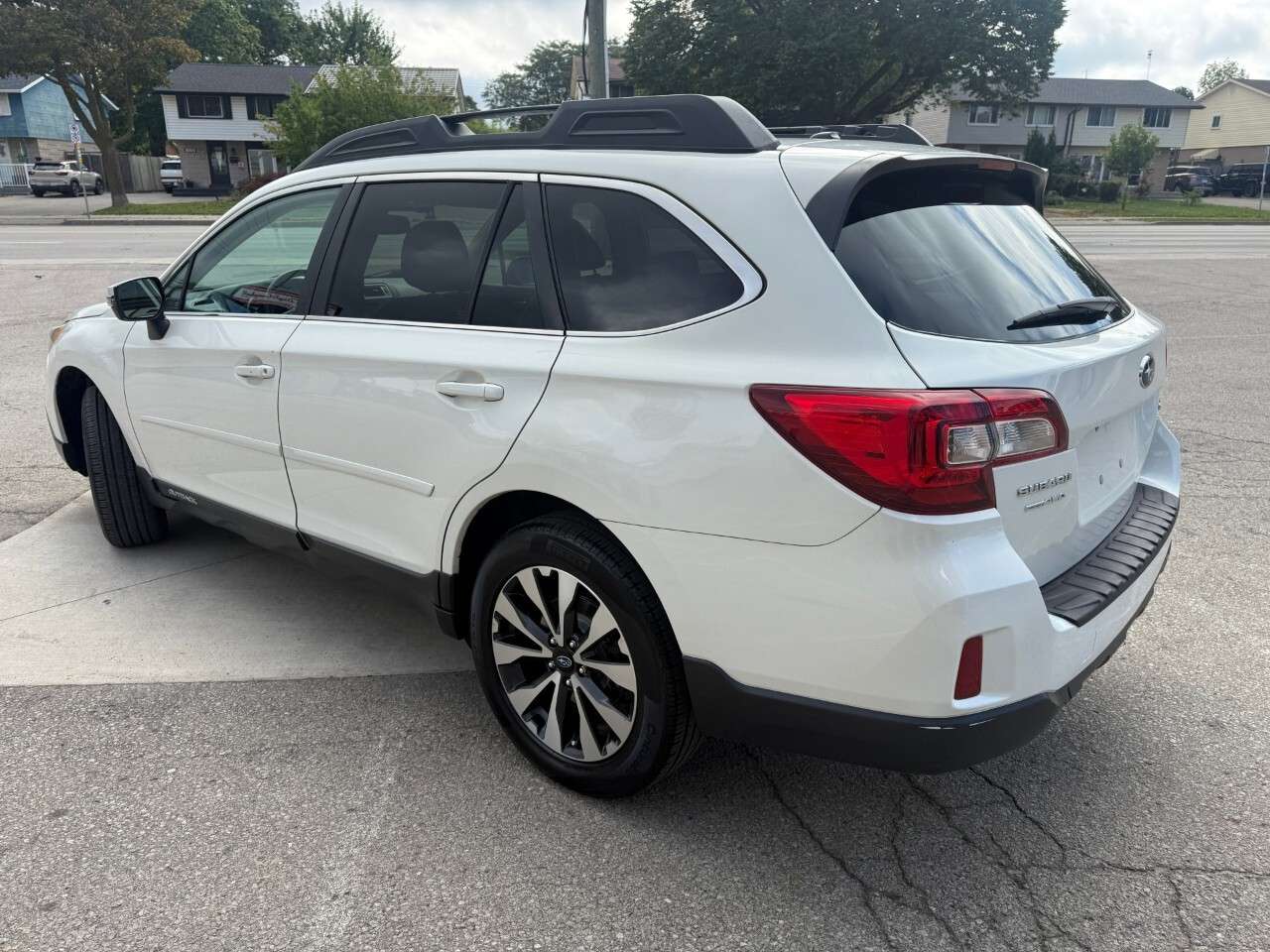 2015 Subaru Outback 5dr Wgn CVT 3.6R w/Limited & Tech Pkg — снимка 1