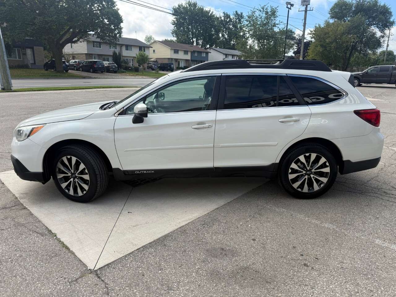 2015 Subaru Outback 5dr Wgn CVT 3.6R w/Limited & Tech Pkg — снимка 1
