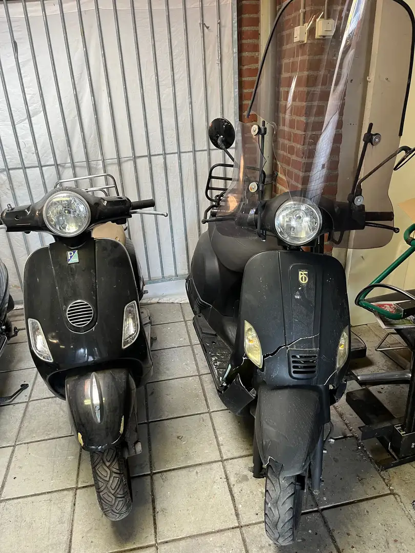 Vespa LX 50 crna - 2