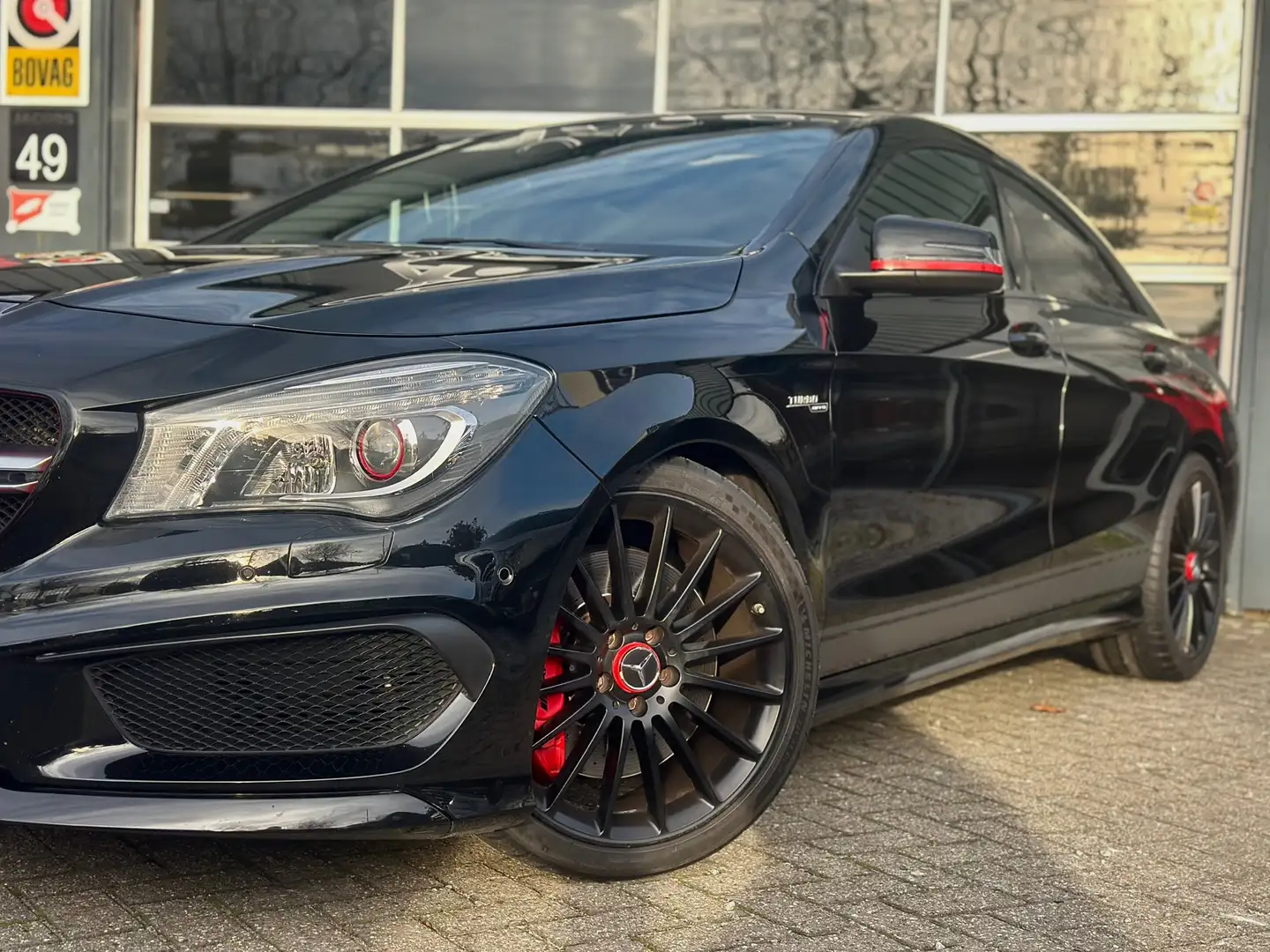 Mercedes-Benz CLA 45 AMG 4MATIC Edition 1 Zwart - 2