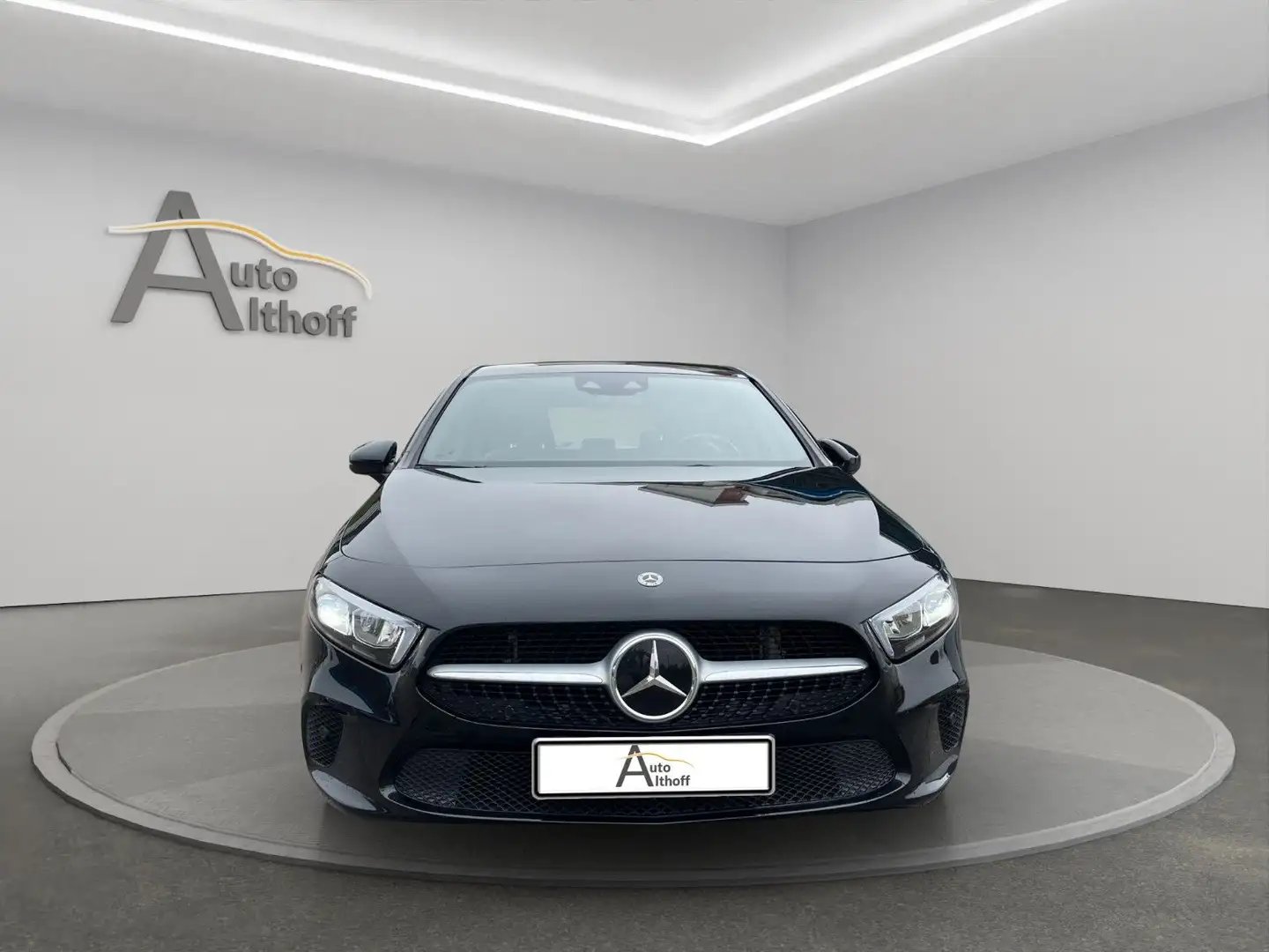 Mercedes-Benz A 220 A220 4Matic DCT LED StdHzg BUR CARPLAY NAV KAM Fekete - 2