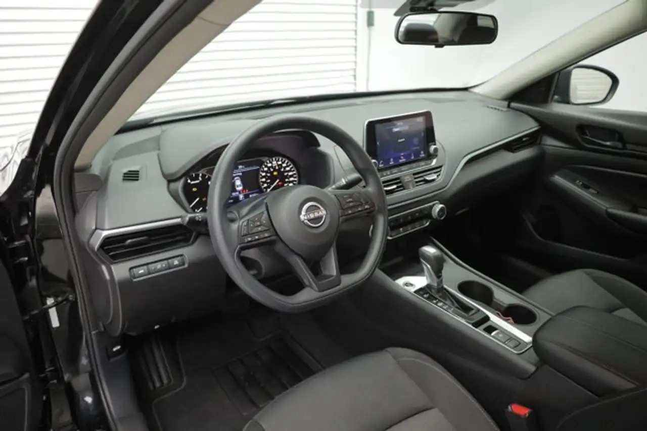 Nissan Altima fotografie Nissan Altima