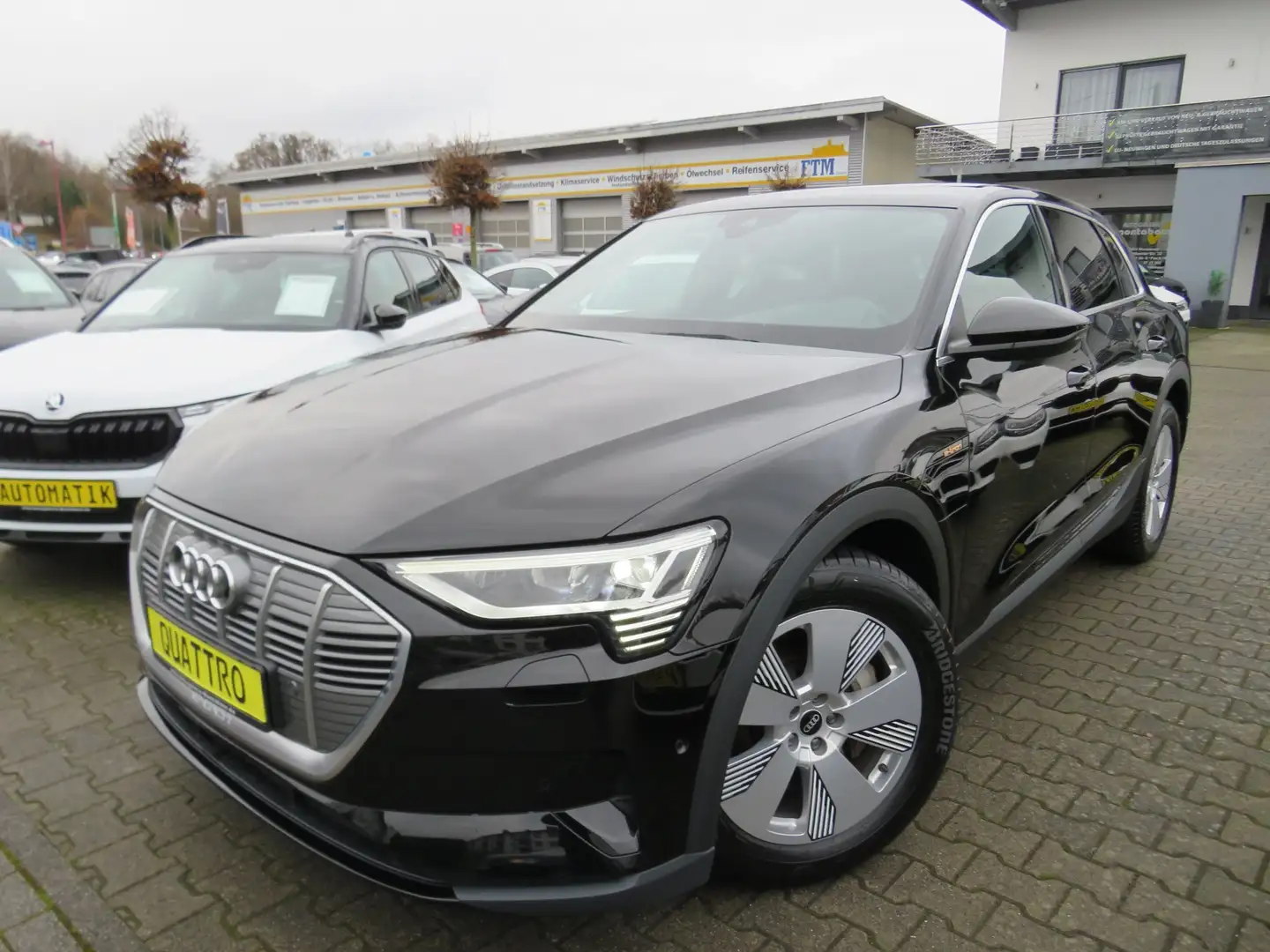 Audi e-tron 55 quattro S-Line *1.HAND*MATRIX-LED*PANO*KAMERA Schwarz - 1