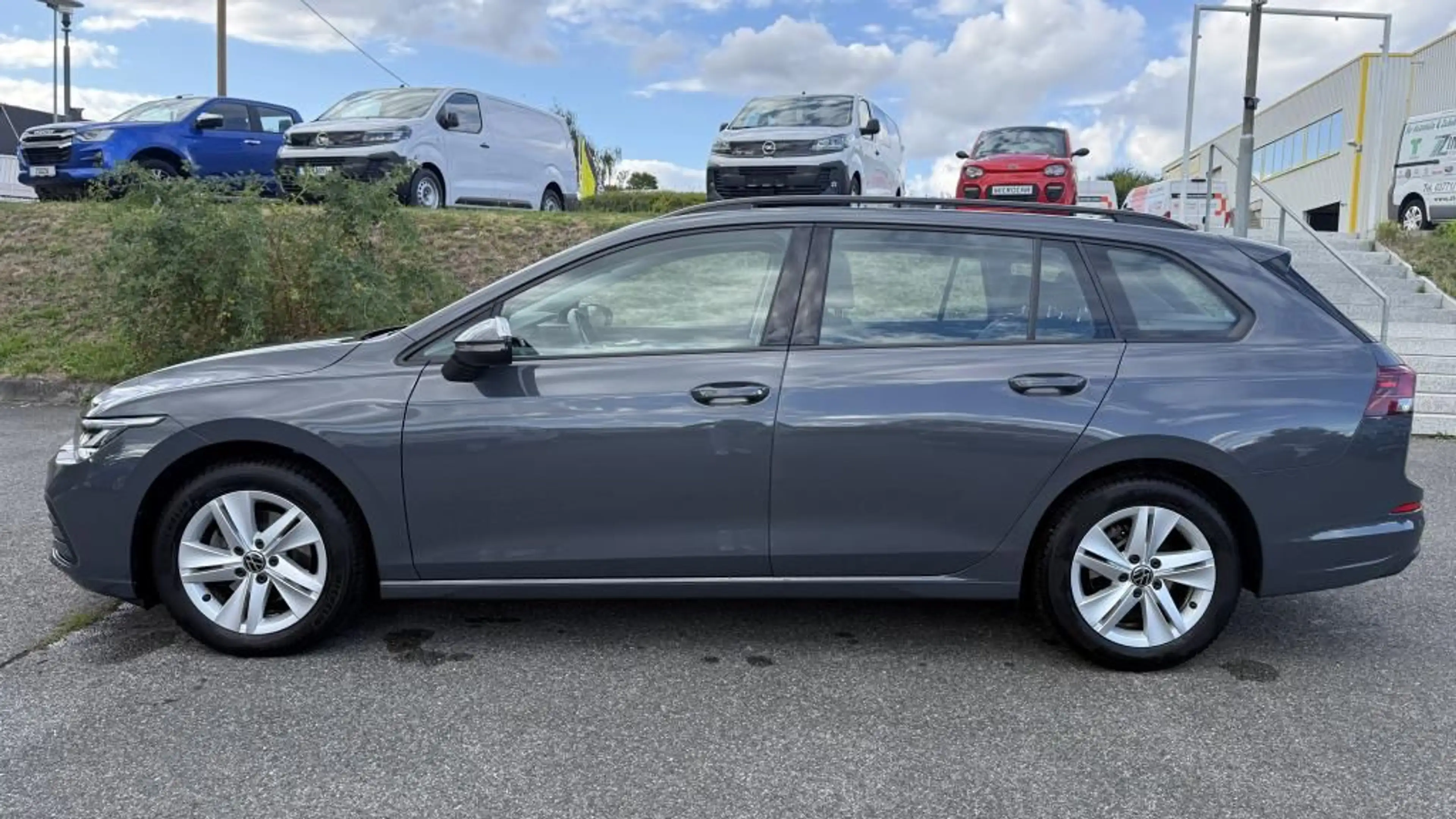 Volkswagen Golf VIII Variant Life 1.5 eTSI Navi+ACC+Klimaau — photo 8