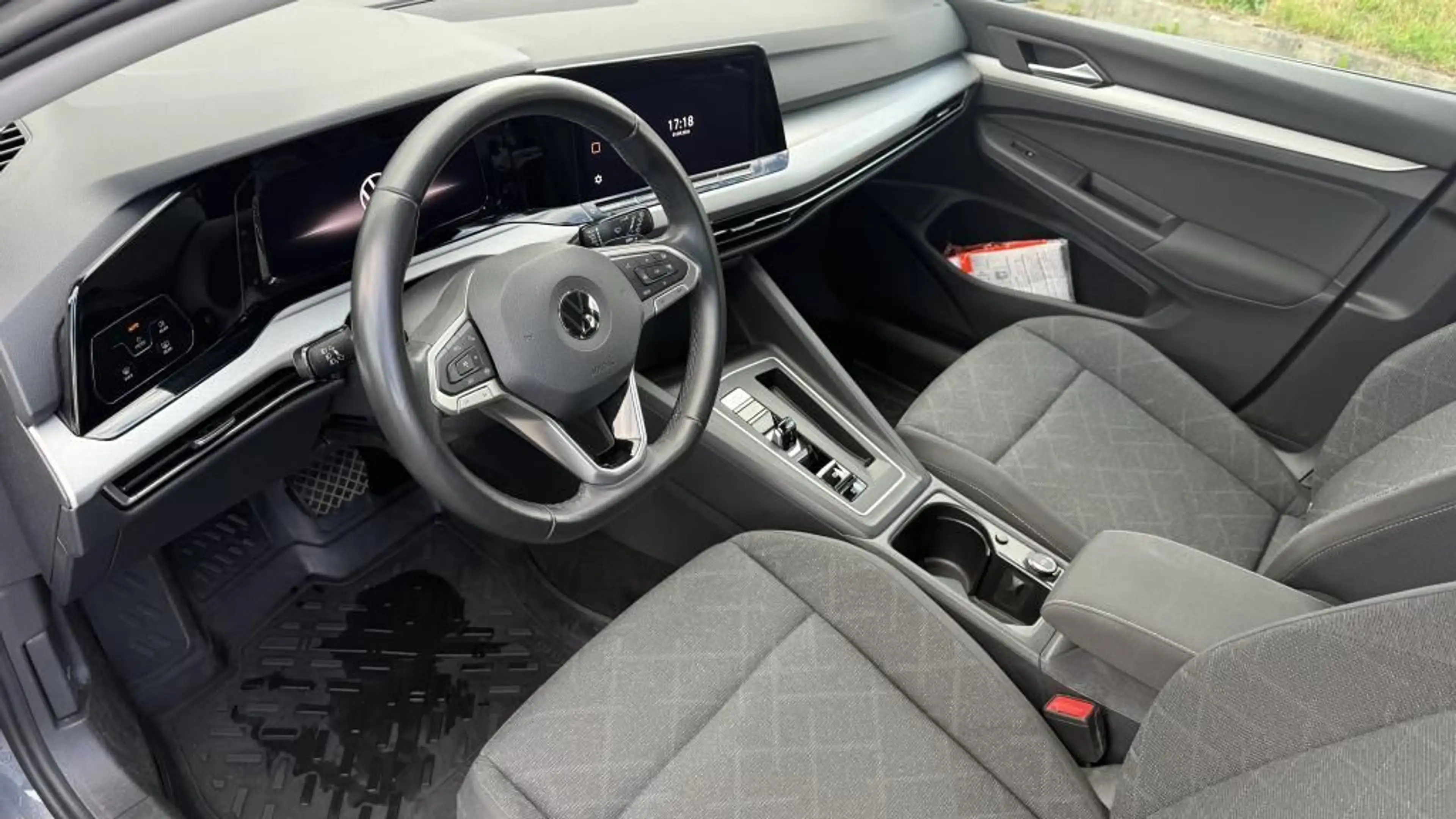 Volkswagen Golf VIII Variant Life 1.5 eTSI Navi+ACC+Klimaau — photo 9