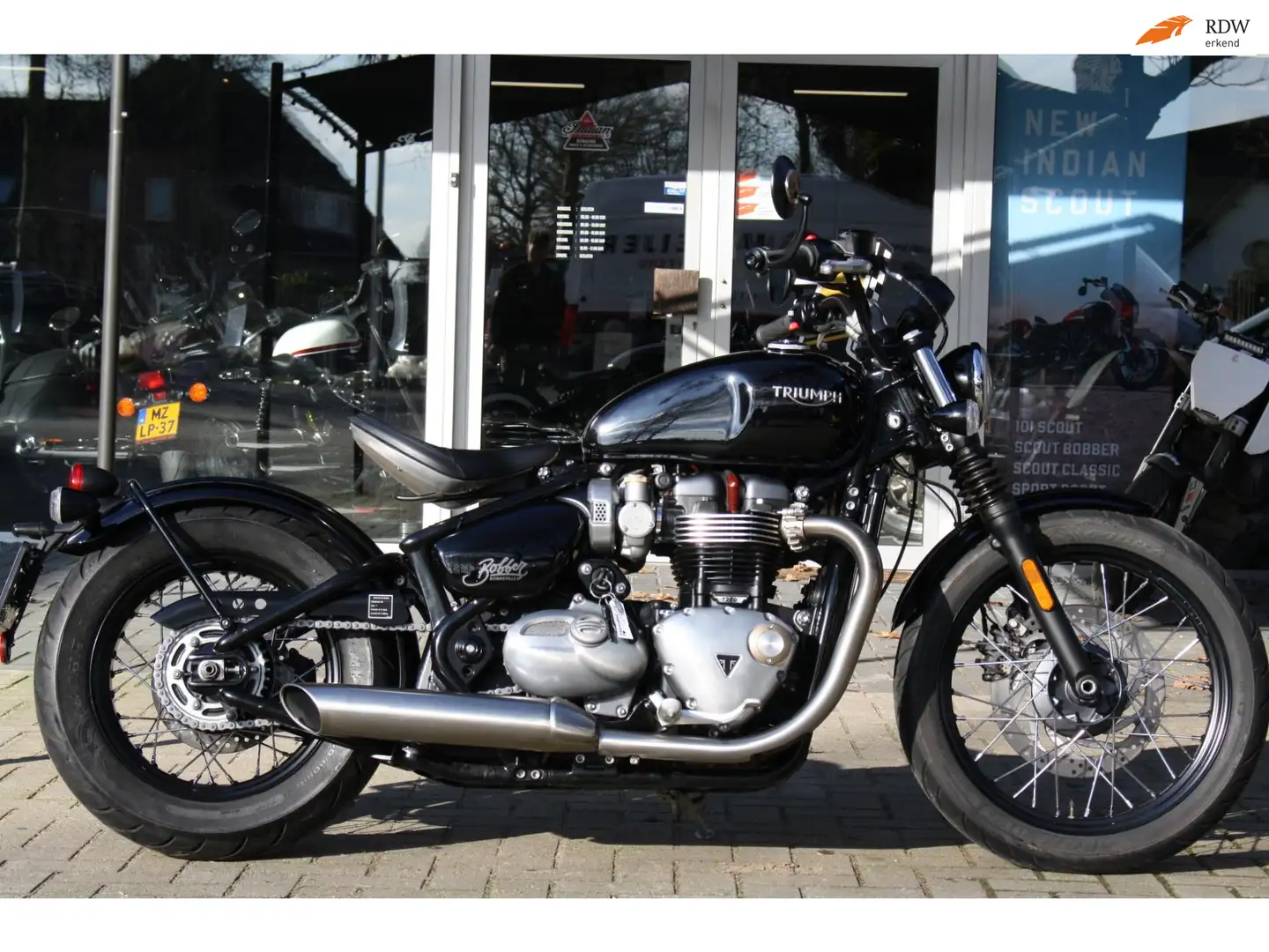 Triumph Bonneville Bobber Chopper Black , Inruil Mogelijk - 1