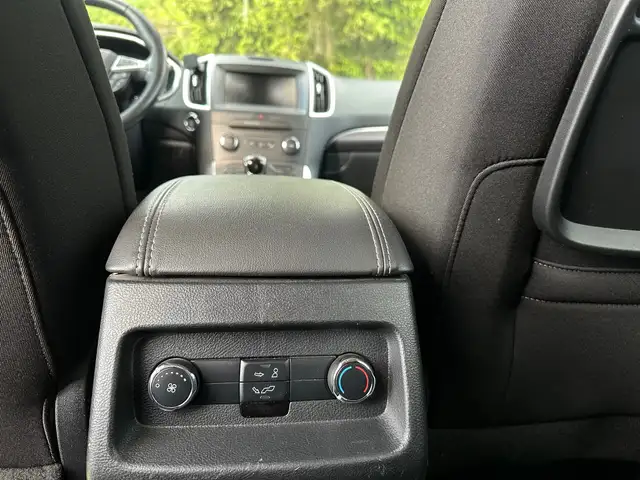 Ford Galaxy view 11