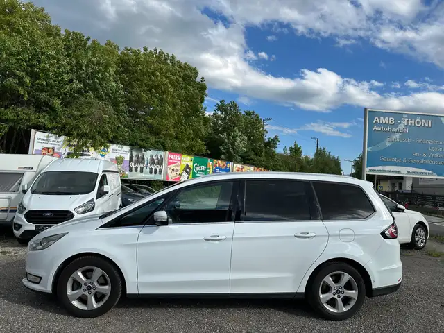 Ford Galaxy view 3