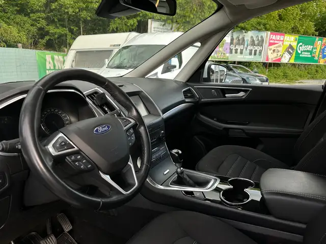 Ford Galaxy view 9