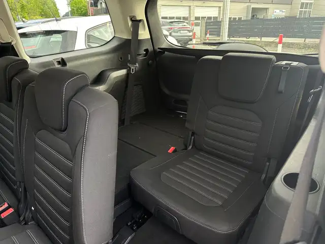 Ford Galaxy view 12