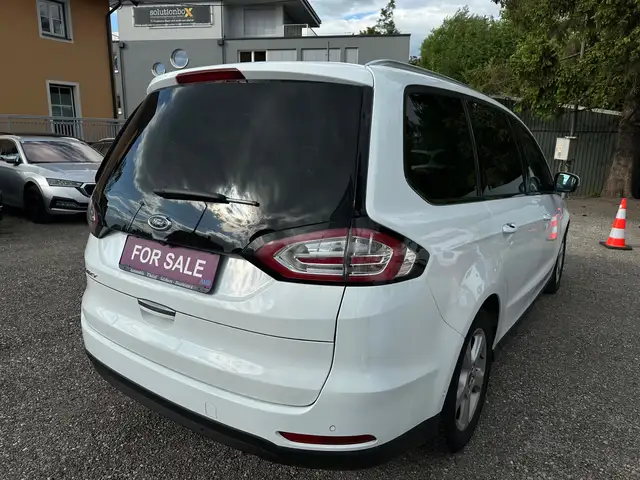 Ford Galaxy view 5