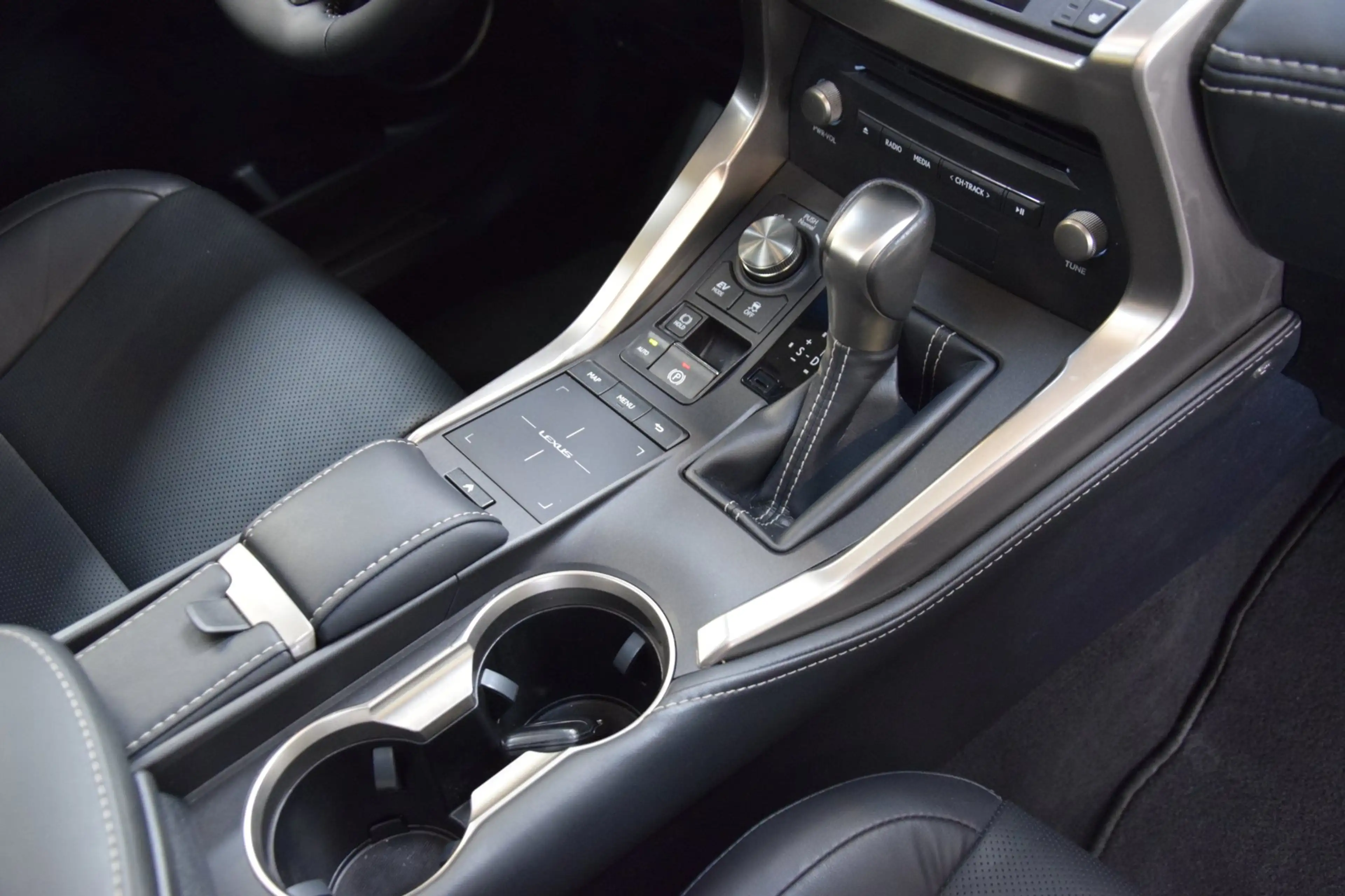 Lexus NX 300h AWD Business Line|Navi|Panoramadak|Leder| — photo 4