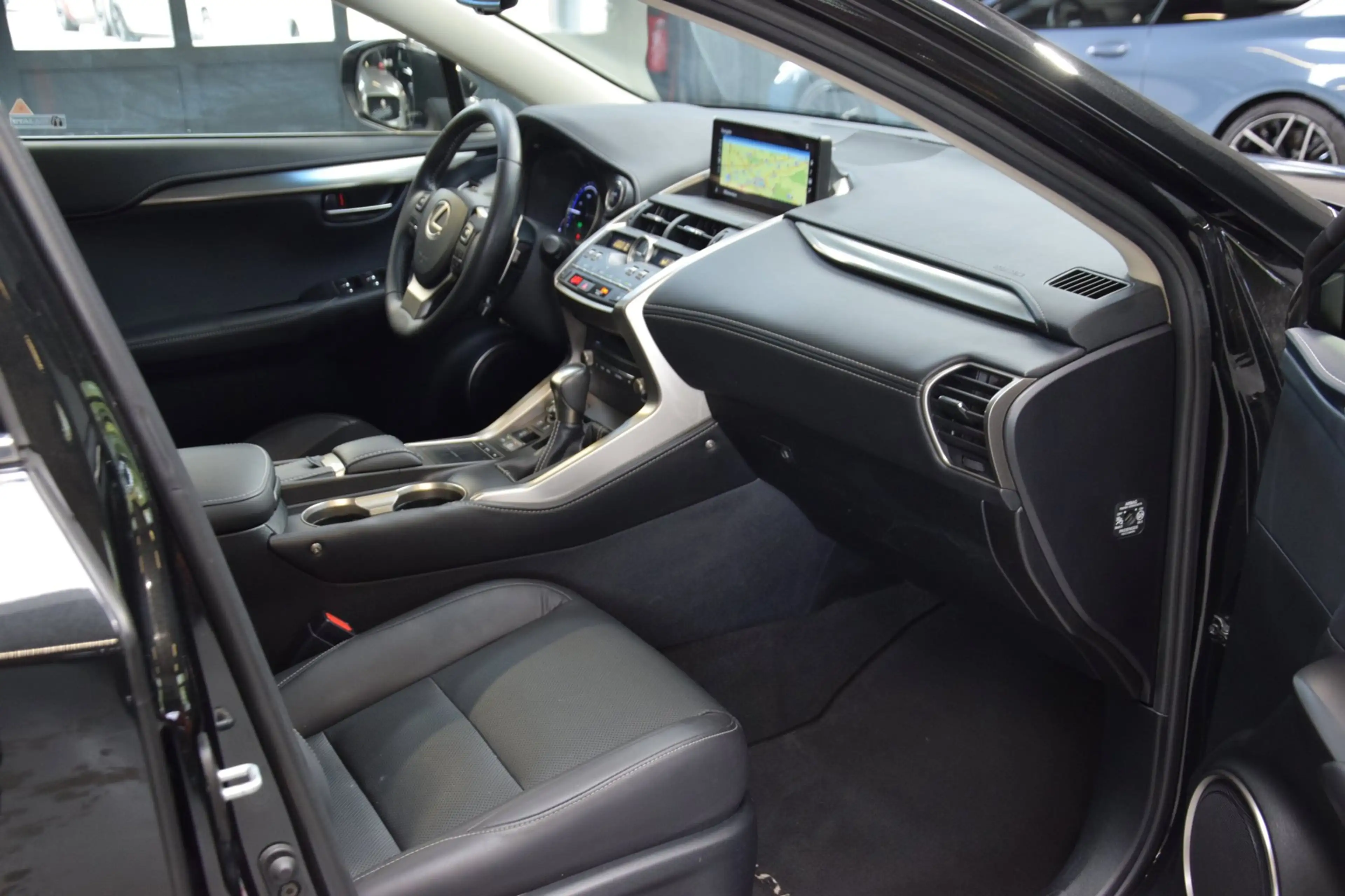 Lexus NX 300h AWD Business Line|Navi|Panoramadak|Leder| — photo 12