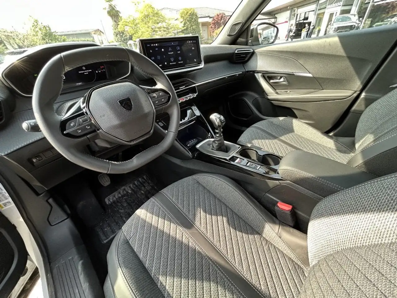Peugeot 2008 PureTech 100 Allure 3.000 KM!! NAVI+KEYLESS 9