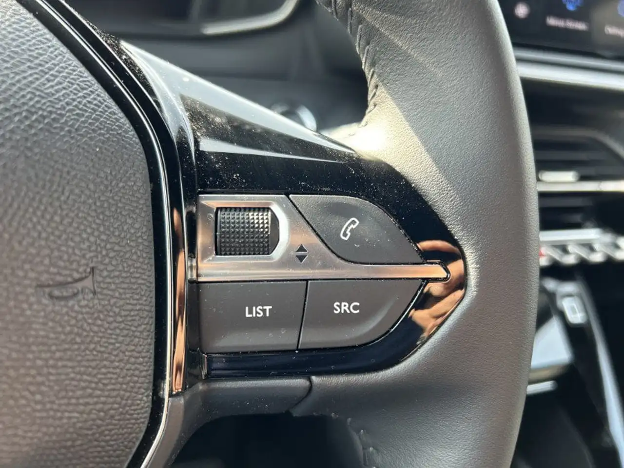 Peugeot 2008 PureTech 100 Allure 3.000 KM!! NAVI+KEYLESS 16