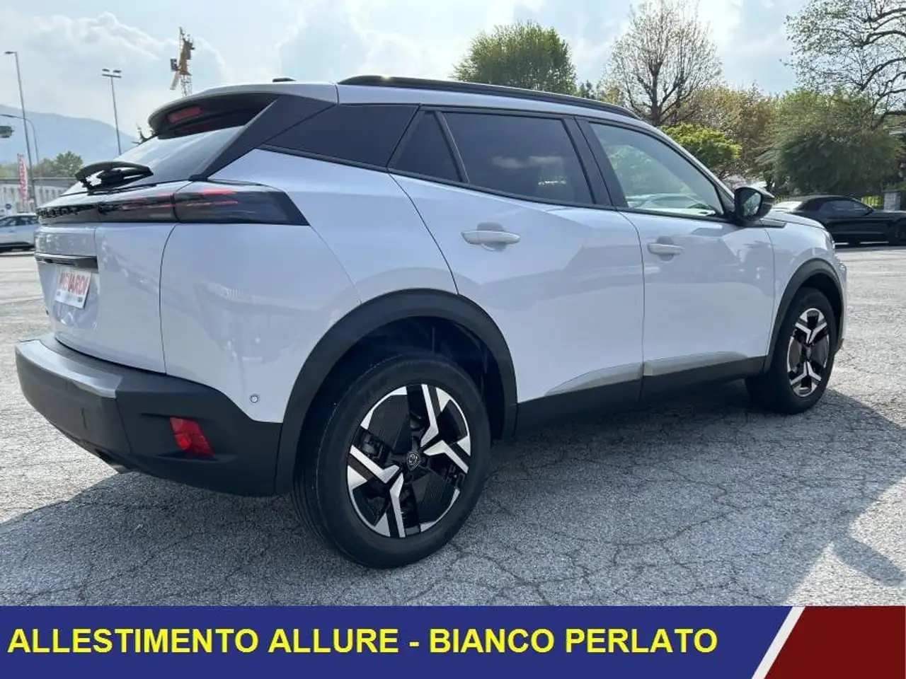 Peugeot 2008 PureTech 100 Allure 3.000 KM!! NAVI+KEYLESS 3