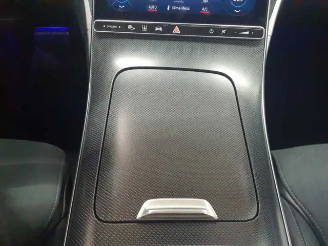 Mercedes-Benz C-Class view 10
