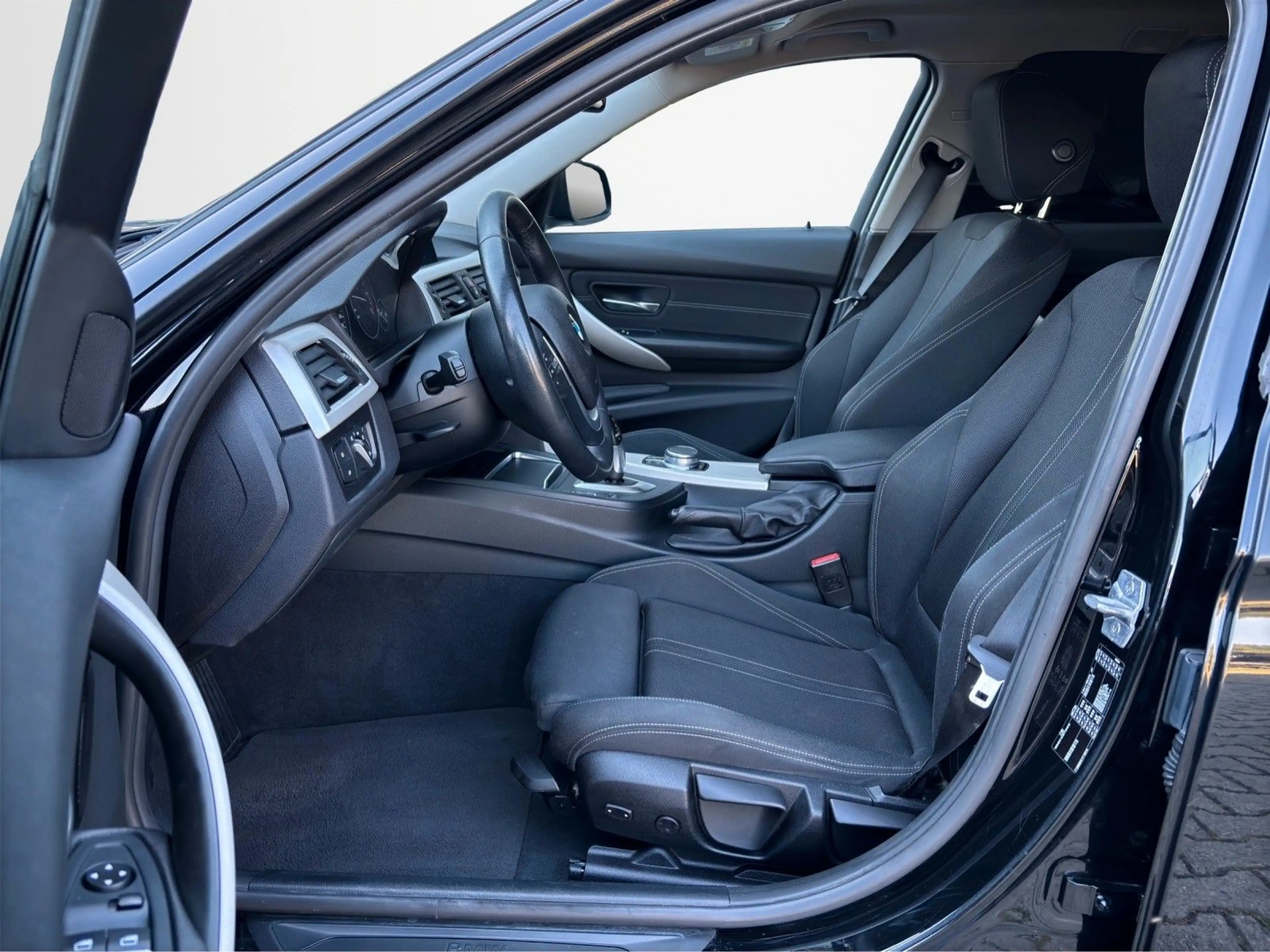 BMW 325 d Touring Advantage NAVI AHK SCHECKH. 2 HAND — photo 9