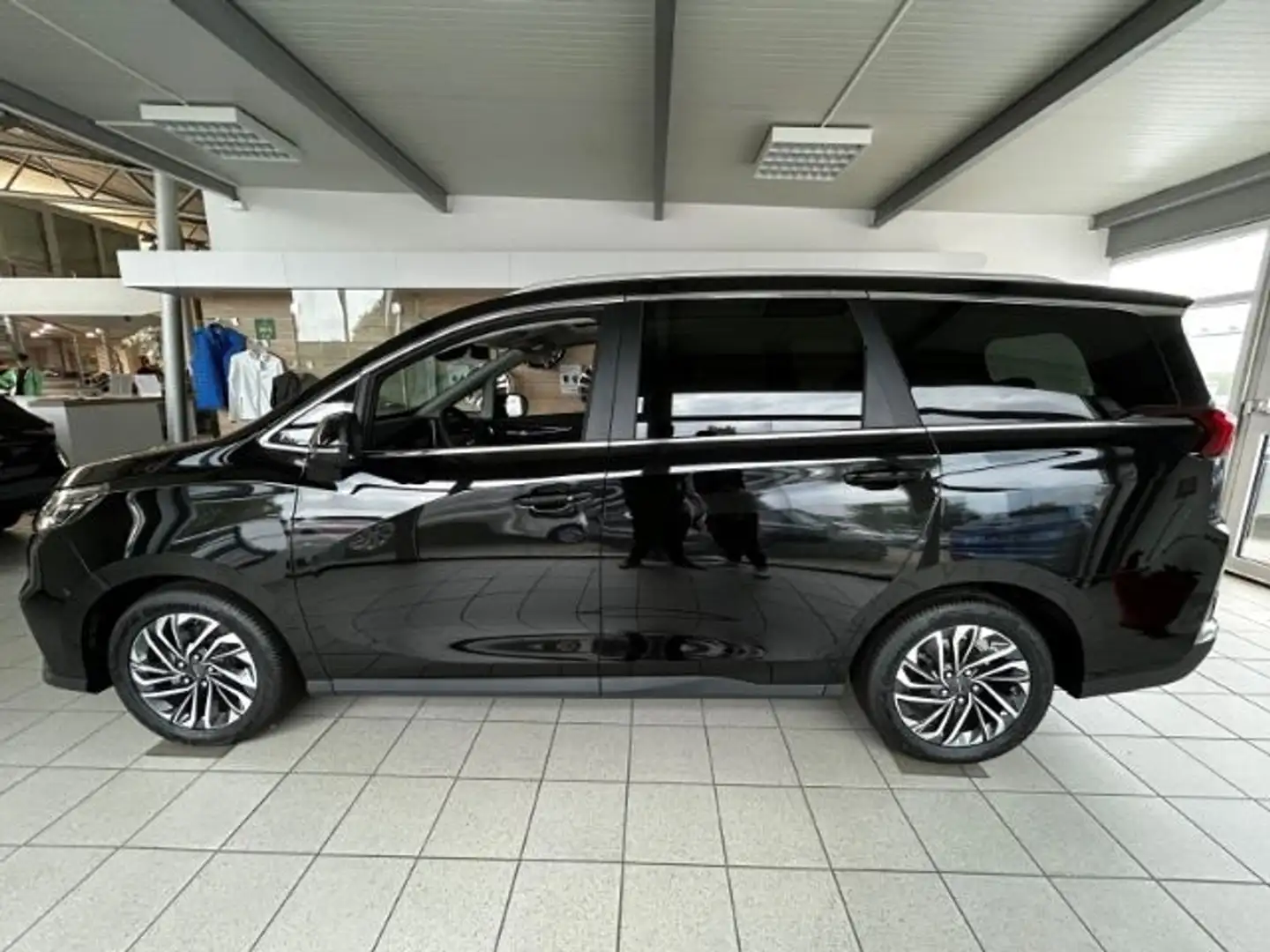 Maxus Euniq 5 Leder Pano el. Sitze 6 Sitzer 360-Grad Negro - 2