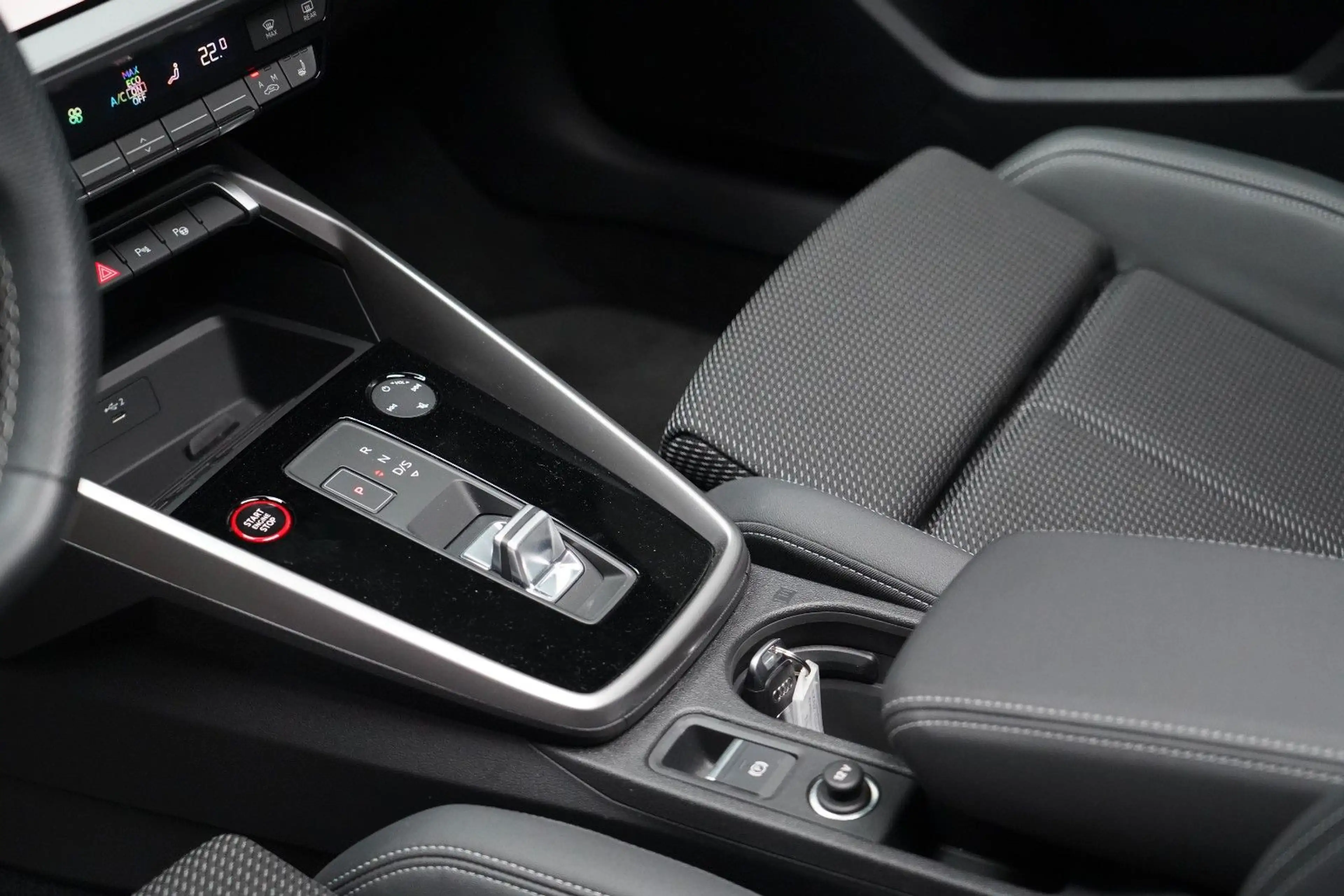 Audi S3 Sportback 2.0TFSI quattro PANO HUD MATRIX KEY — photo 15