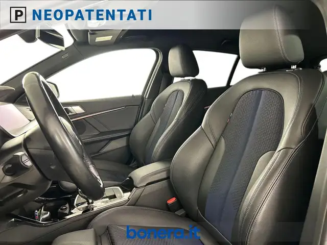 BMW 1 Series view 14