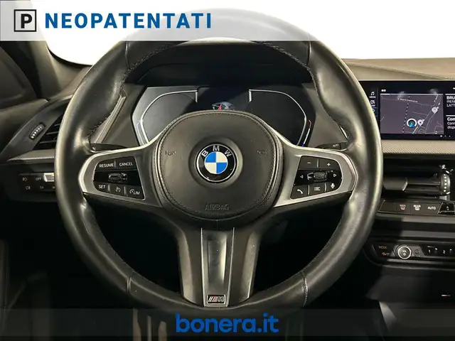 BMW 1 Series view 16