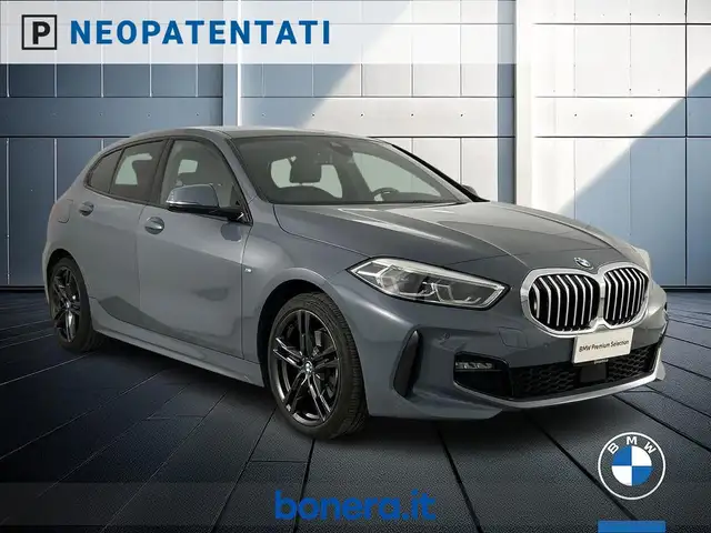 BMW 1 Series view 4