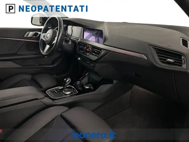 BMW 1 Series view 19