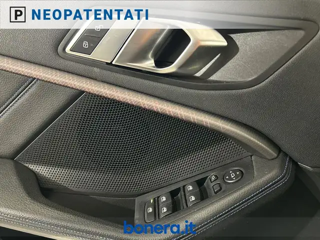 BMW 1 Series view 24