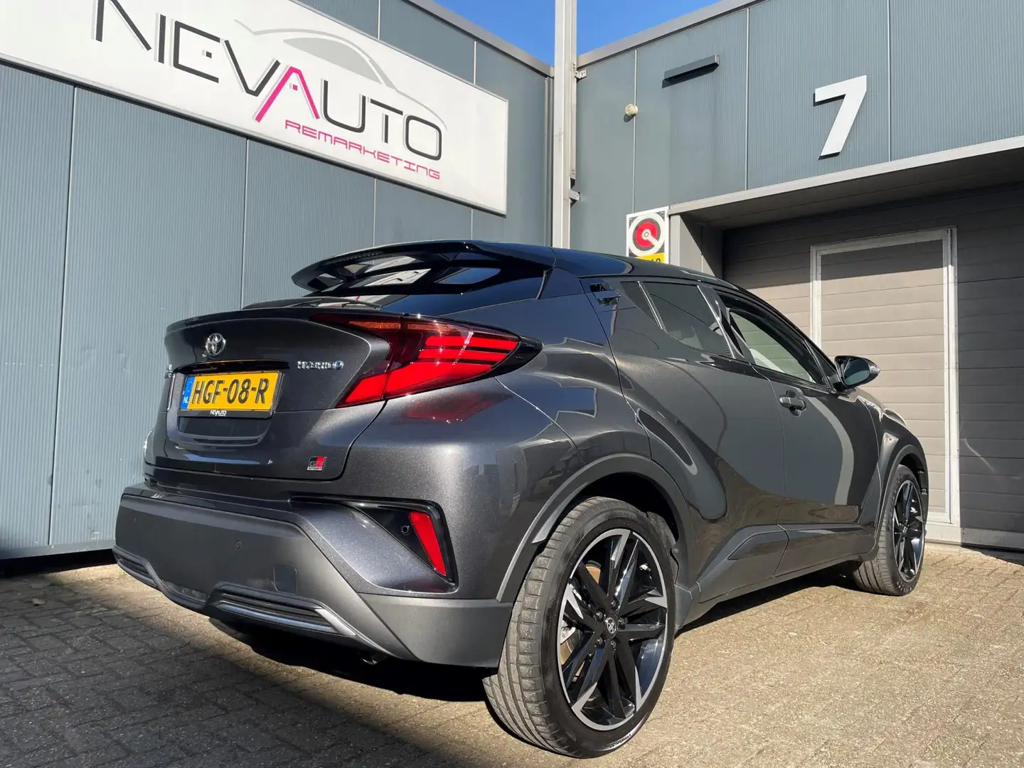 Toyota C-HR 2.0 Hybrid GR-Sport 184PK JBL APPLE CARPLAY Grijs - 2