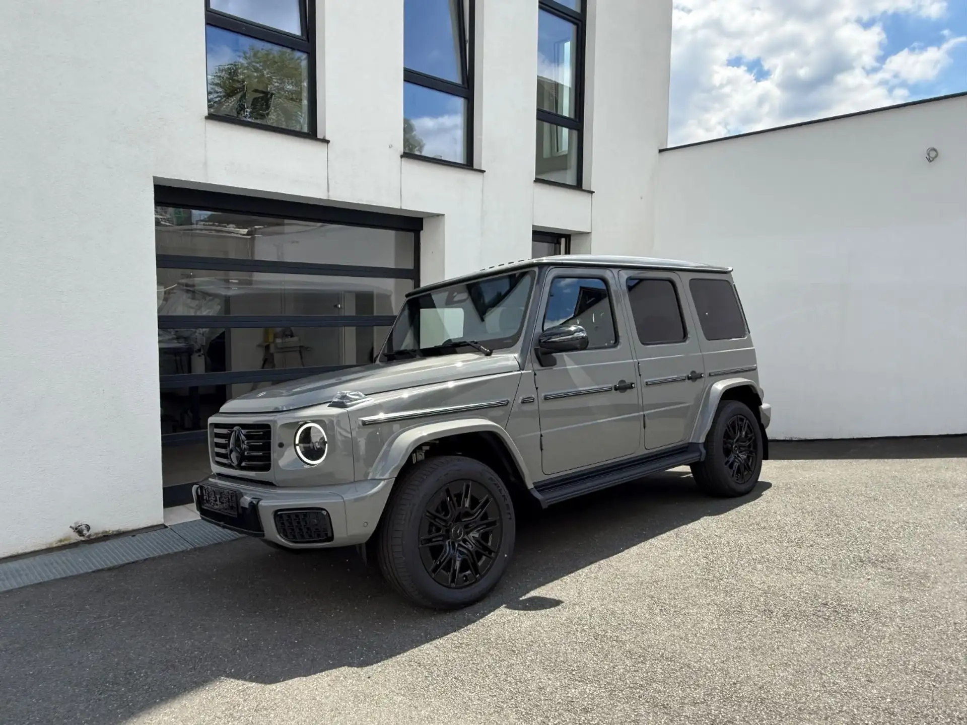 벤츠 G-Class G 500 2026 회색 사진 1