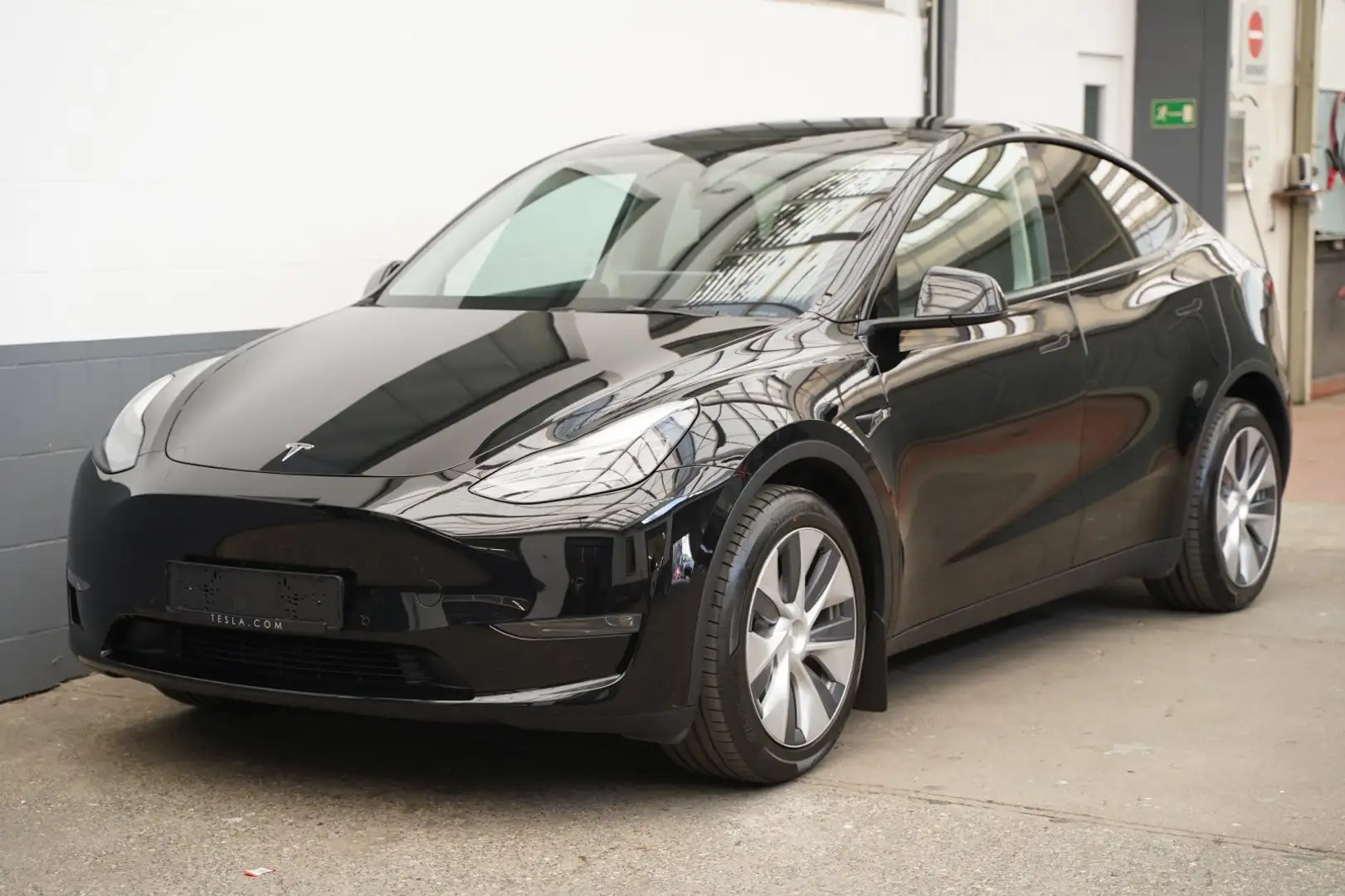 Tesla Model Y Long Range AWD *AHK*Matrix-LED* Zwart - 2