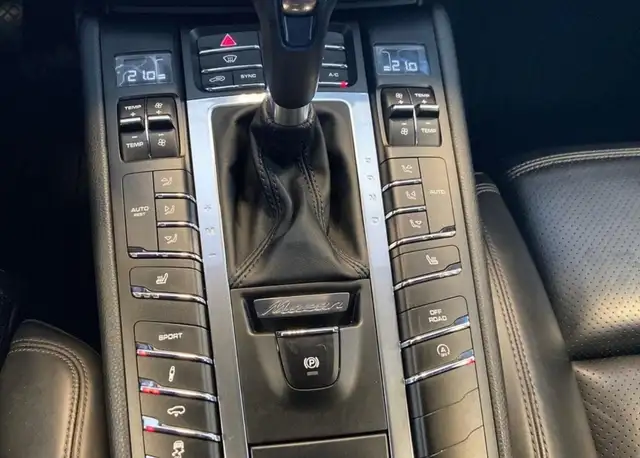 Porsche Macan view 15