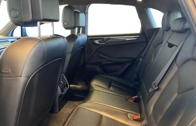 Porsche Macan view 13