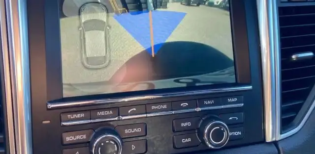 Porsche Macan view 8