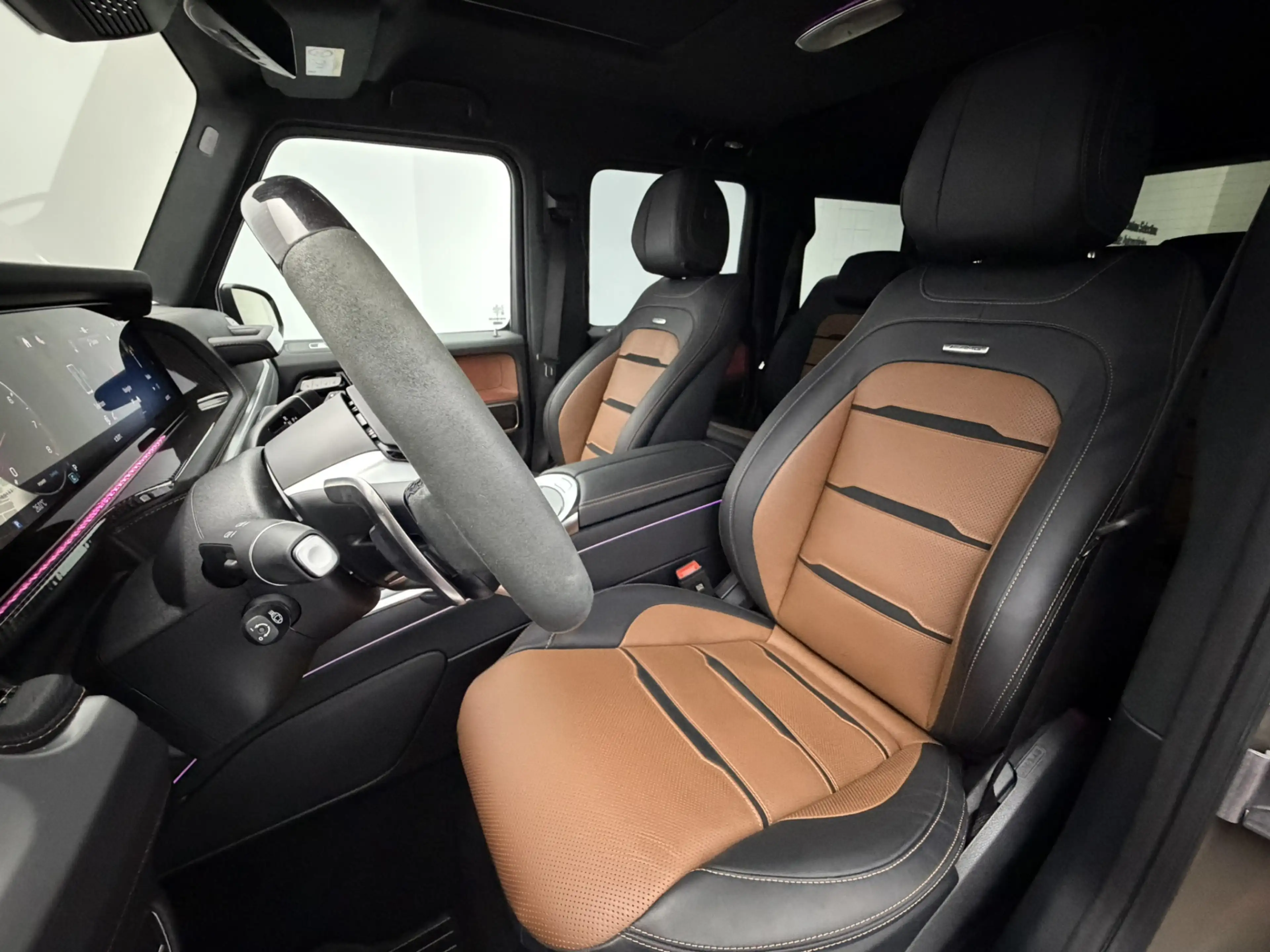 Mercedes-Benz G 63 AMG MY25 | AMG Performance Carbon Pack | Full Options — photo 33