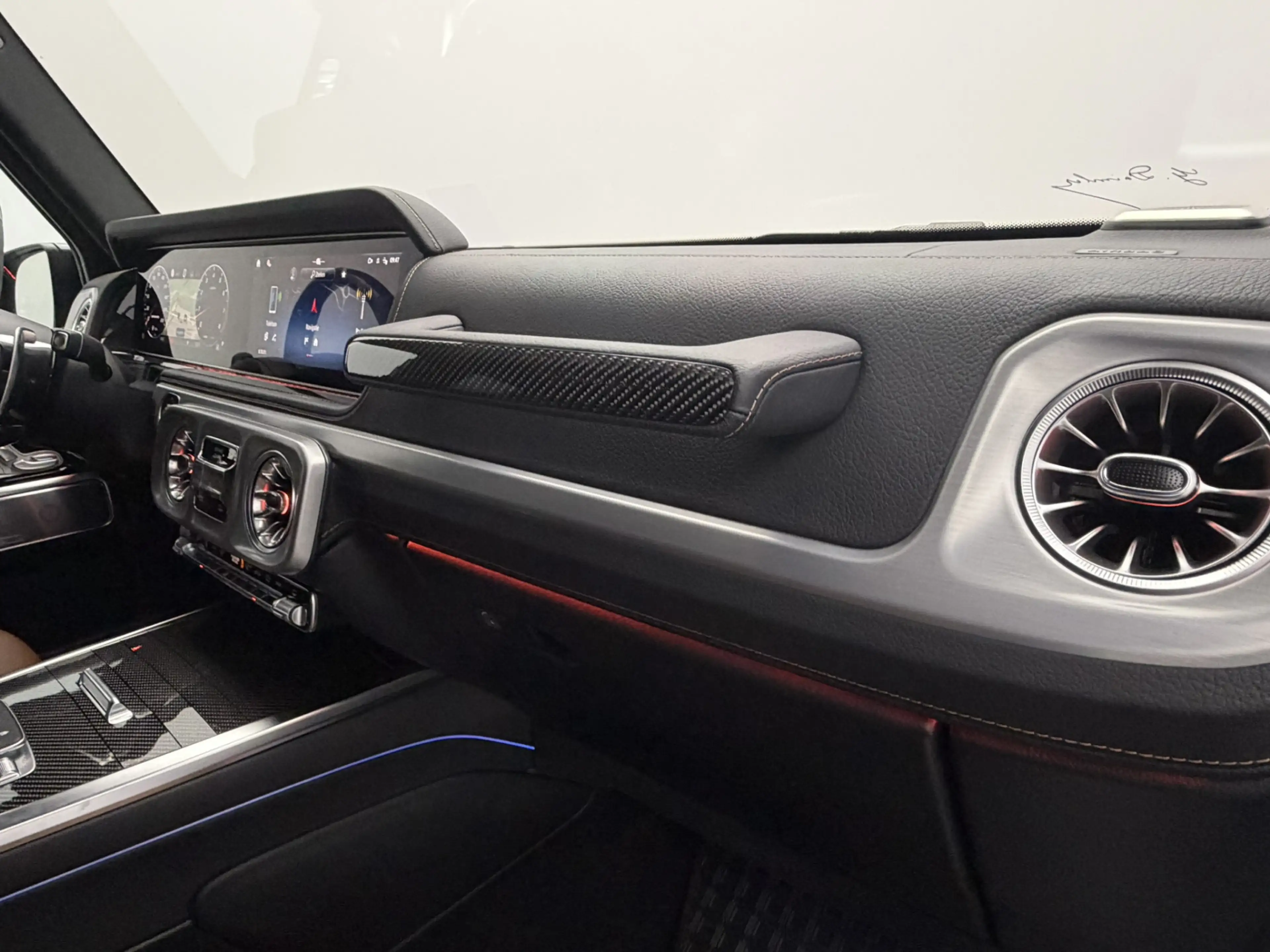 Mercedes-Benz G 63 AMG MY25 | AMG Performance Carbon Pack | Full Options — photo 27