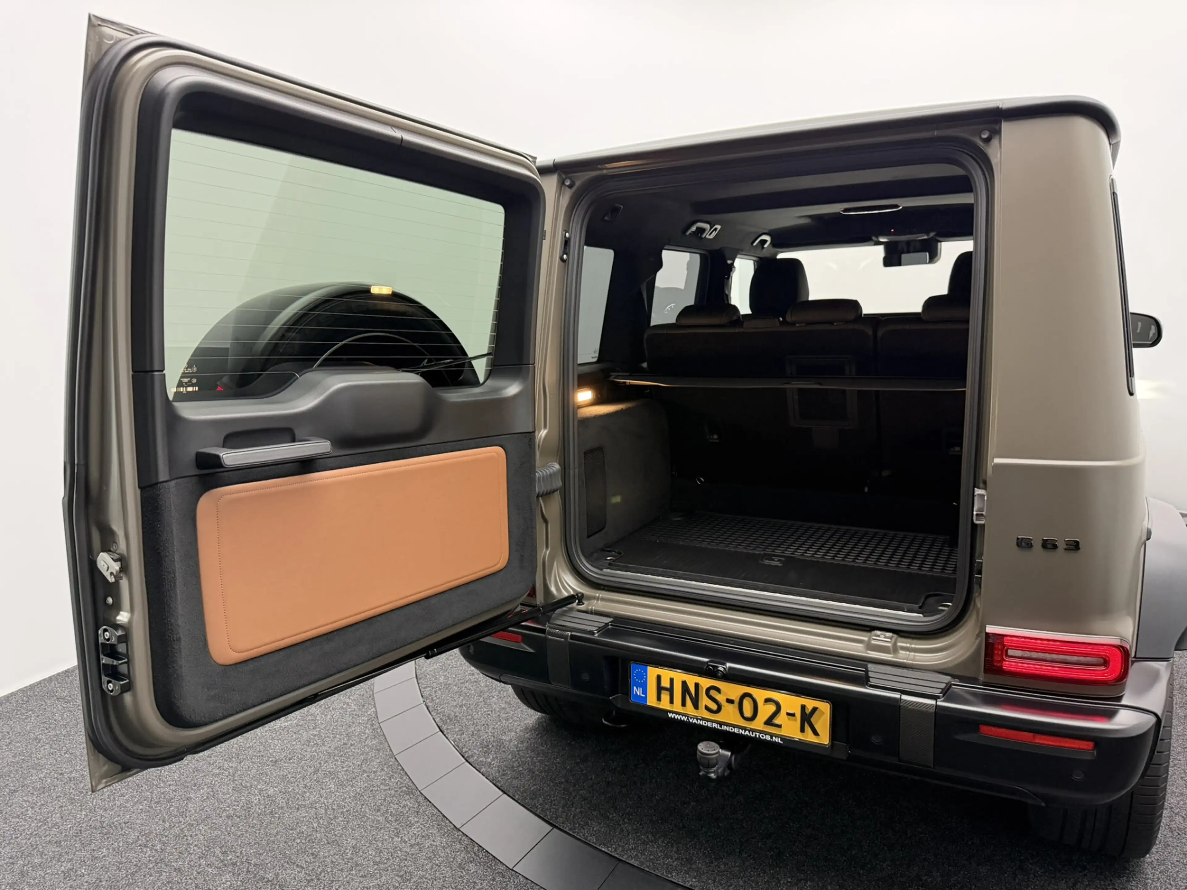 Mercedes-Benz G 63 AMG MY25 | AMG Performance Carbon Pack | Full Options — photo 28