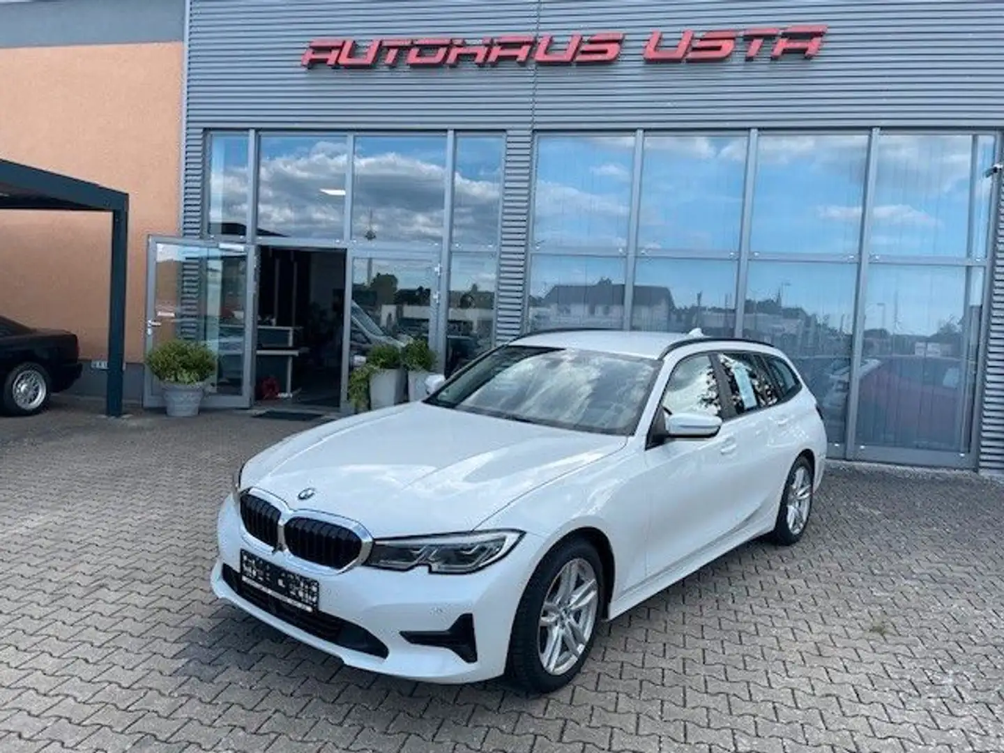 BMW 320 Baureihe 3 Touring 320 d xDrive Advantage Bianco - 1