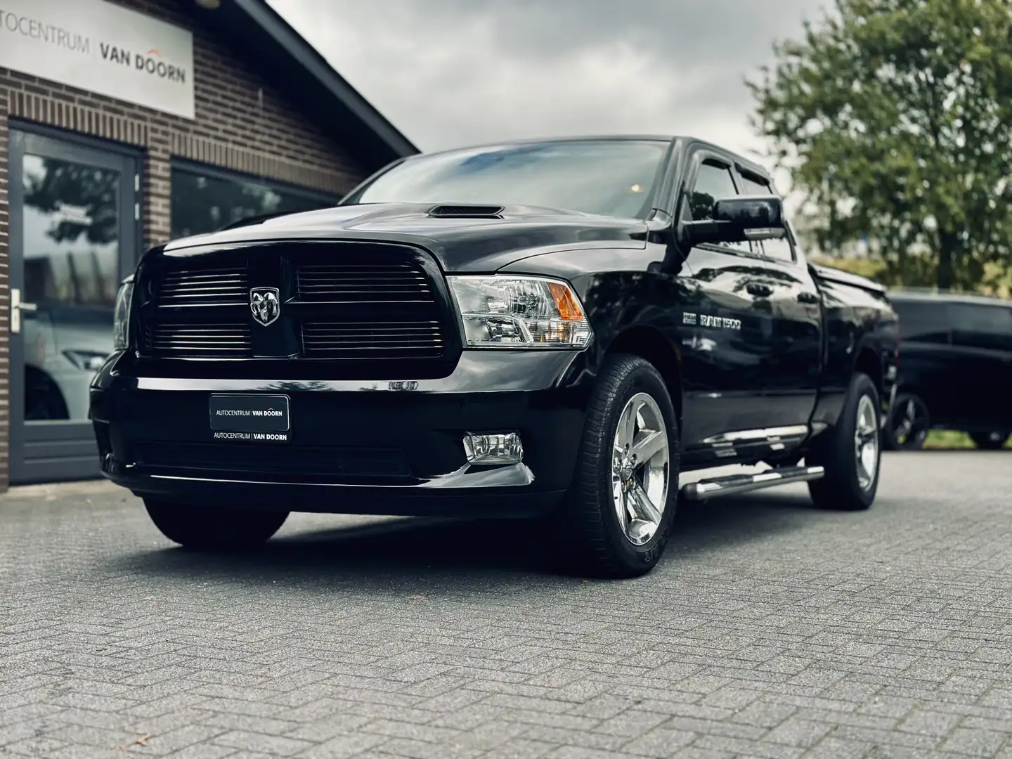 Dodge RAM 1500 5.7 V8 4x4 Quad Cab 6'4 | LPG | 2e Eigenaar | Negro - 2