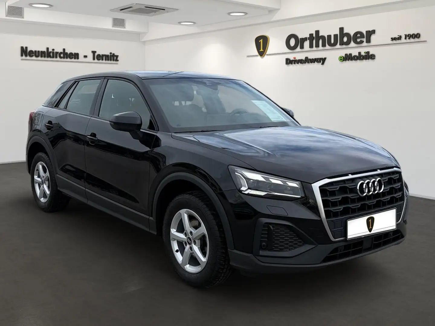 Audi Q2 30 TFSI intense Schwarz - 2