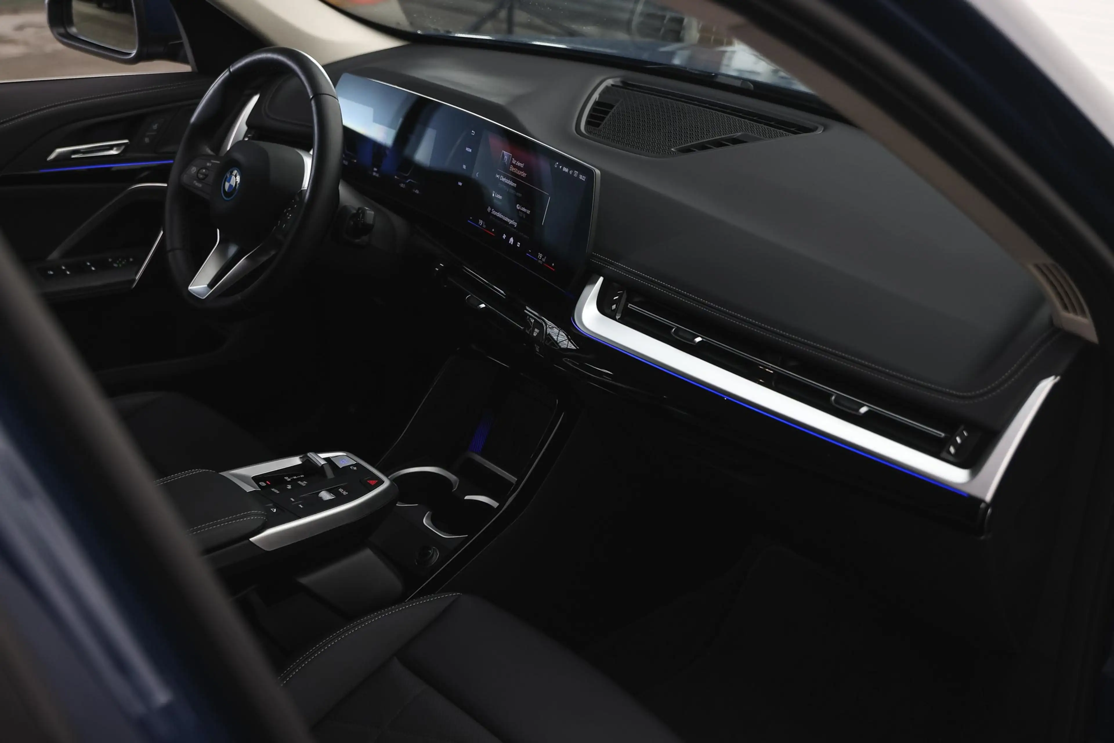 BMW iX1 eDrive20 / Trekhaak / Achteruitrijcamera / Comfort — photo 10