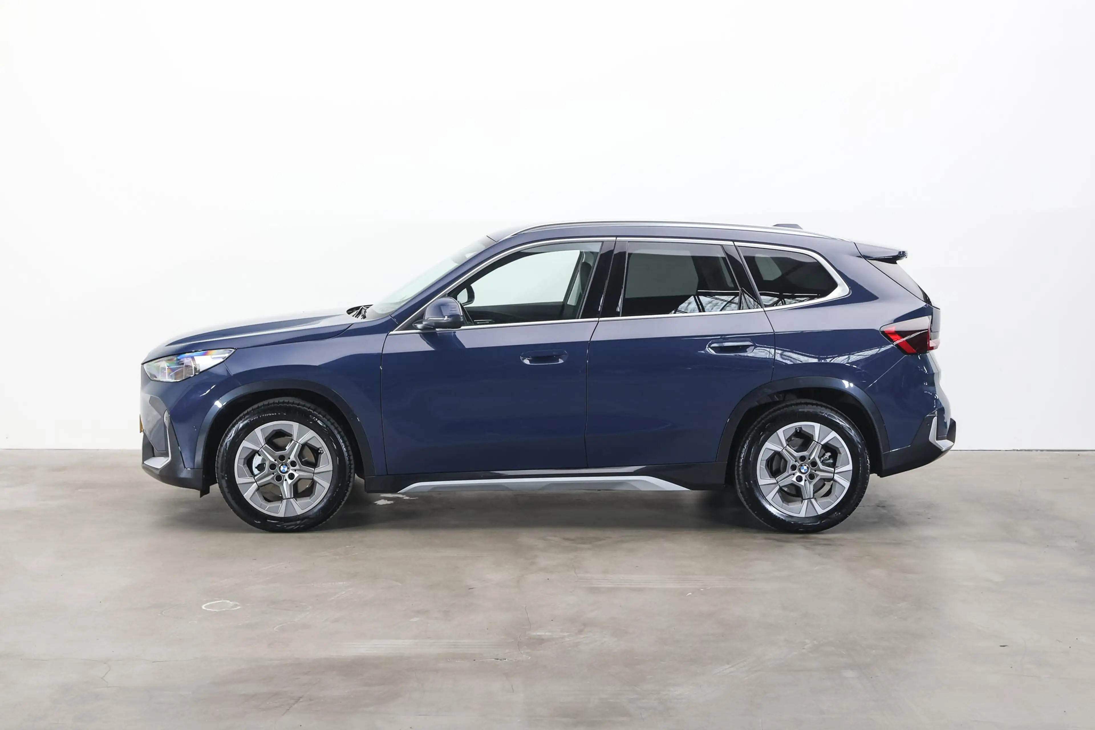 BMW iX1 eDrive20 / Trekhaak / Achteruitrijcamera / Comfort — photo 8