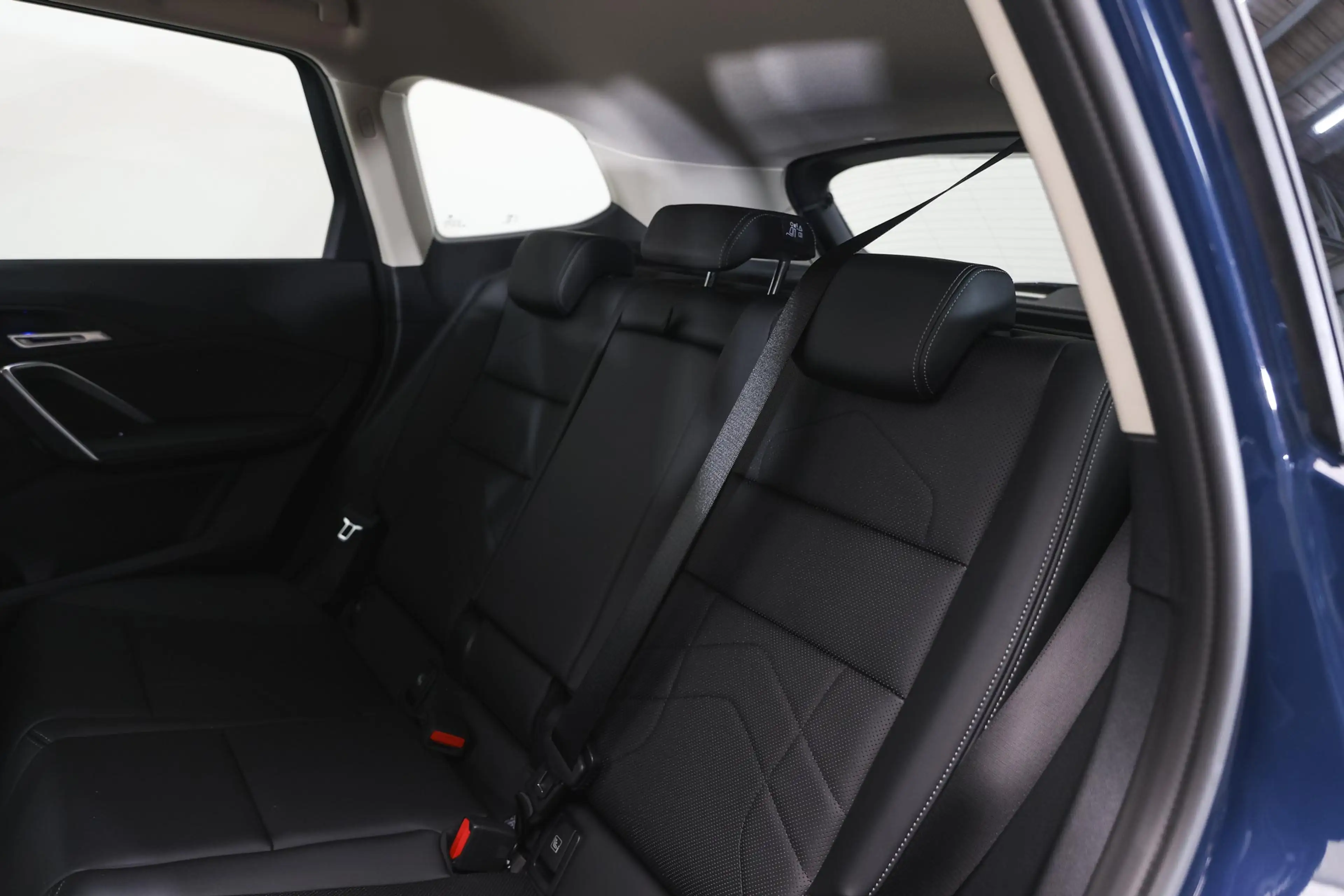 BMW iX1 eDrive20 / Trekhaak / Achteruitrijcamera / Comfort — photo 11