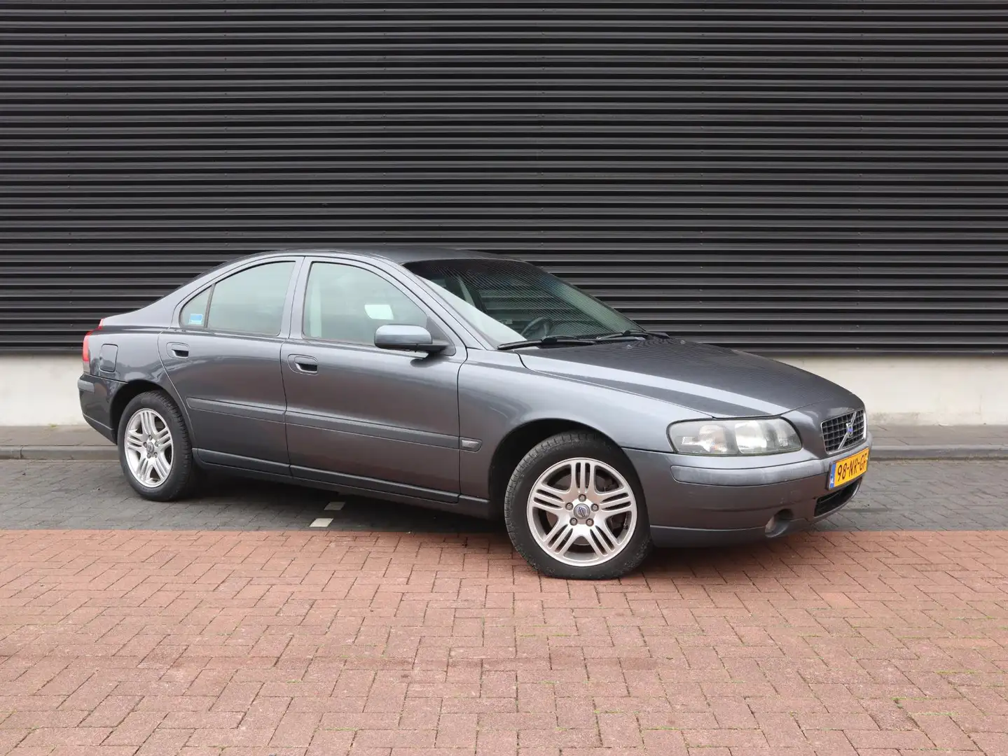 Volvo S60 2.0T Edition | Clima | Cruise | Leder | Grau - 2