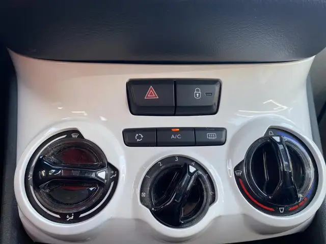 Peugeot 208 view 10