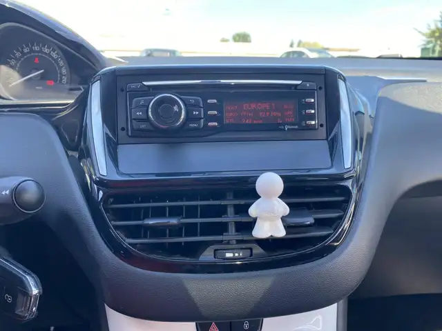 Peugeot 208 view 8